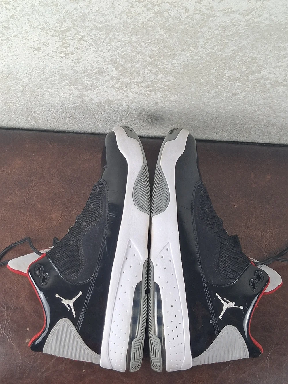 Nike Jordan Max Aura 2 Men's Basketball Shoes Red Black Gray White Size 12